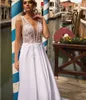 2022 Brudklänningar Satin Boho Bröllopsklänningar Lace Appliques DEAP V Neck Beading Sexig Backless Princess Women Vestidos de Noiva Robe Mariage