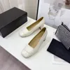 2021 chaussures carrées en peau de mouton pour femmes belle mode en cuir métal décoration élégante 5.0cm talons épais