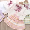 السترة الفتيات bowknot منقوشة تنورة قصيرة قطعتين طفل الشتاء ملابس الاطفال البلوزات سترة خريف 2021
