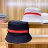 2021 designer di lusso all'ingrosso-estate protezione del cappello della benna pesca marca di alta qualità lettere di colore puro Bob Boonie cappelli della benna in pelle