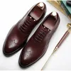 Formale Herren-Oxfords aus echtem Leder, Flügelspitzen-Kleid-Schuhe, Hochzeits-Party-Schuhe, Schnürschuhe, spitze Zehen, Brogues, geschnitzte Schuhe für Männer F78