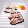 Sandálias sandálias sandálias meninas infantis sandálias princesas doces florestas sapatos de praia de verão novo macio doce floral com pérola 26-36