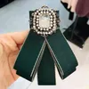 Korean Retro Palace Cloth Art Imitation Pearl Bow Tie Brooches for Women Vintage Fashion Shirt Corsage Jewelry Accessories