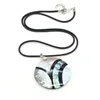 Hängsmycke Necklaces Natural Shell Pearl Halsband Högkvalitativ rund charm för romantiska smycken gåvor Ladies 48x48 mm