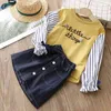 Vår Höstbrev Broderi Stripe Bow Flower Patchwork T-shirt + Denim Pocket Kjol Barn Barn Barnflickor Kläder Set 210625