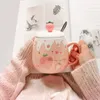 Taza de alta belleza con tapa, cuchara, taza para estudiante femenina, versión coreana, taza de café ins encantadora, taza de desayuno de cerámica para el hogar 210804