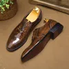 Scarpe da uomo in vera pelle verniciata pieno fiore per uomo Scarpe da uomo di marca Oxford Moda scarpe da cerimonia con abito intagliato brogue per G8