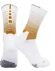 Blandad textil skiljer vänster och höger fot Vuxenhandduk Botten Utomhus Sport Socks Trend Mäns Elite Socks Middle Tube Basketball Sock