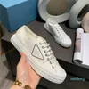 تصميم عارضة المرأة أحذية رياضية قماش العصرية المدرب الأبيض الأسود منصة chaussures اللباس أحذية G5256