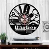 Orologi da parete 1pc Barber Shop Salone di bellezza Orologio Strumenti per taglio di capelli Vintage Record Silhouette Decor Parrucchiere Regalo