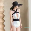 Jednoczęściowe garnitury Sexy Wysokie cięcie One Piece Swimsuit Kobiety Solidna Czarna Stroje Swimwear Out Monokini Strappy Wiązany Kostium Kąpielowy Otwórz Back Jersey Pas