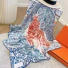 Nieuwe Zijdeachtige comfortabele mooie en elegante dames lente en zomer zijden sjaals 9090 cm letter vierkante sjaal zonder doos 8699115
