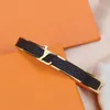 Braccialetti classici da donna più venduti, gioielli di lusso di marca Bracciale in pelle di design femminile Regalo di moda elegante di fascia alta con scatola con logo