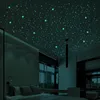 Bańka 3D 202 sztuk / zestaw Stars Dots Luminous Naklejki Ścienne DIY Sypialnia Kids Room Naklejka Blask W Dark Dekoracja domu Fluorescencyjna