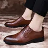 Brązowe buty dla mężczyzn Formalna skóra Moda Luksusowy Mens Designer Comfort Classic Dress Loafers Zapatos de Hombre