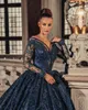 Ballkleid-Abendkleider in dunklem Marineblau mit Pailletten, schulterfrei, lange Ärmel, Spitzenapplikationen, Ballkleider, Sweep-Zug, Perlen, Party-Robe de Mari￩e