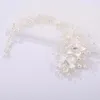 Handgjorda brudhårtillbehör Blommaformade Crystal Pearl Twisted Bead Hair Band Mjuk hårkedja Bröllopstillbehör Hårtillbehör Partihandel