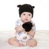 Dziecko Dzianiny Czapki z pięknymi małymi uszami i pełnokoletni rękawiczki 2 sztuk Zestaw berbeć dzieci zima ciepły kapelusz przędza gruby śnieg czapki Gorro czarne białe szare różowe stałe kolory
