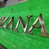 Letreiro de loja de letras LED retroiluminado em aço inoxidável 3D feito sob medida para exteriores, sinalização de nome de loja de metal iluminada por halo, placa de publicidade iluminada traseira