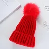 Bonnet/Crâne Caps Femelle Mignon Fourrure Pompon Poms Chapeau D'hiver Pour Femmes Fille Hast Tricoté Bonnets Solide Couleur Cap Épais Skullies Bonnet Scot