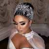ブライダル結婚式のヘッドピース2021若い女性クリスタルヘアアクセサリーのための女性のための銀のラインストーンクリスタルのヘッドバンドパーティーヘアーウェア40 * 12cmの贅沢
