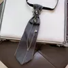 Pins, broches estilo britânico tecido borla tassel gravata laço de laço de cristal de cristal de cristal camisa colar de jóias retrô presentes para as mulheres homens Acessor