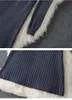 2022 printemps manches longues revers cou gris couleur unie tricoté lambrissé boutons genou longueur robe élégante robes décontractées 21S138B436