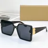 Damen-Designer-Sonnenbrille E4381, Mode, klassische Persönlichkeit, einfacher quadratischer Rahmen, Spiegelbeine mit Buchstaben, Reisen, Urlaub, Club, UV400-Brille mit Box