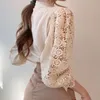 韓国のシックレースブラウス女性ホワイトパッチワークシャツボタンホロウアウトトップスフラワースタンドカラーブルザペタルスリーブブラウス210226