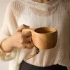 Estilo nórdico 4 tipos Tazas de té de madera de caucho Taza con asas Kuksa Tazas de café de madera con cuerda Dos agujeros Botellas de agua potable portátiles hechas a mano SN4367