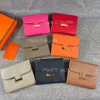 Kvinnor Brand Luxury Designer Purse 2021 Leather Top Fashion Högkvalitativ Pocket Card Bag Gold Letter Buckle Korta kopplingsväskor 5 färger