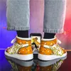 NXY Mäns Casual Shoes Yellow Anime Demon Slayer Mode Par Hip Hop Sneakers Designer Streetwear 0127