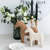 Nordic Wood Horse Ornaments Morandi Heminredning Tillbehör Trä Kontor Table Miniatyr Craft Work Baby Room Nursery Inredning 210924