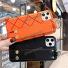 Fundas de teléfono de diseñador de brazalete de cuero de moda para iPhone 14 13 12 11 Pro Max X XR XS XSMax 7 8 plus retro clásico de buena calidad Cell5885691