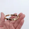 2022 New Hot Titanium Steel Love Bracelet Bracelet Women Men 4CZ Beckdriver Bracelets Gold Silver Rose Jewelry with Velvet Bag and Box