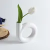 花瓶の北欧の艶をかけられた陶磁器の花花瓶家のリビングルームの装飾飾り丸形の形状配置現代の芸術家
