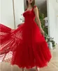 2021 Red Polka Dots Tulle A Line Pal Robes Spaghetti Sangles Ligelle Broad Haution Robes de soirée Tea Longueur Homécoming Fête Robe Engagement