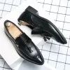 Tassel Shoes Duży rozmiar: US6.5-US13 Retro Designer Fashion Mężczyzna Płaskie Mokasyny Metalowa Dekoracja Hairstylist Leather Casual Mens Obuwie