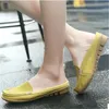 2021 Sandálias Mulheres Casuais Sapatos Verão Jovem Apartamento Baotou e Chinelos Conveniência Durável Conveniência Preguiçoso Chute