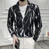 メンズカジュアルシャツ韓国のVネック2021秋の長袖スリムストライプシャツの若いソーシャルストリートウェアナイトクラブケミェーズホム