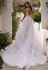 Elegant A-Line Bröllopsklänning Med Applique Ärmlös Backless Custom Made Ball Gown Tulle Golvlängd de Mariée