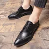 Nowe męskie szpiczaste koronki casual dżentelmenem Oxford buty Formalne balu ślubne Dress Homecoming Sapato Social Masculino Plus Size