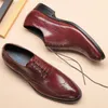 Formale Herren-Oxfords aus echtem Leder, Flügelspitzen-Kleid-Schuhe, Hochzeits-Party-Schuhe, Schnürschuhe, spitze Zehen, Brogues, geschnitzte Schuhe für Männer F78