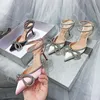 Buty sukienki 2021 Sandały z motyla z kryształów w kolorze kryształowym Kryształowy bajki wiatrowy różowy krawat z diamentowymi obcasami na obcasie