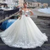 Modern plusstorlek En linje bröllopsklänningar Sheer Neck Illusion Långärmad Lace Appliqued Ruched Backless Wedding Bridal Gowns Robe de Marie