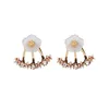 Daisy Flower Front en Back Tweezijdige oorknopjes voor vrouwen Meisjes Koreaans Stijlvol Oostenrijks Crystal 2 Ways Wear Ear Nail Jewelry