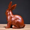 Rabbit Statue Ozdoby domowe akcesoria do dekoracji domu do salonu Dekoracje biurowe zodiak Rosewood rzeźbione królik Lucky Crafts 210811