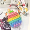 Zabawki dekompresyjne worek na zabawki z bąbelkami śliczny owocowy kształt Hamburger przenośny palec POP cukierkowe kolory silikonowe ramię Messenger Fashion