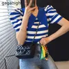 Stickad T-shirts Kvinnor Sommar Vintage Striped V Neck Short Puff Sleeve Kvinna Toppar Casual Slim Sticka Beskuren Tees 210601