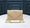 작은 봉투 가방 지갑 메시지 가방 정품 가죽 V 패턴 및 다이아몬드 대각선 단일 뒷면 뒷면의 캐 비어 대용량 핸드백 크기 21cm 6colors
